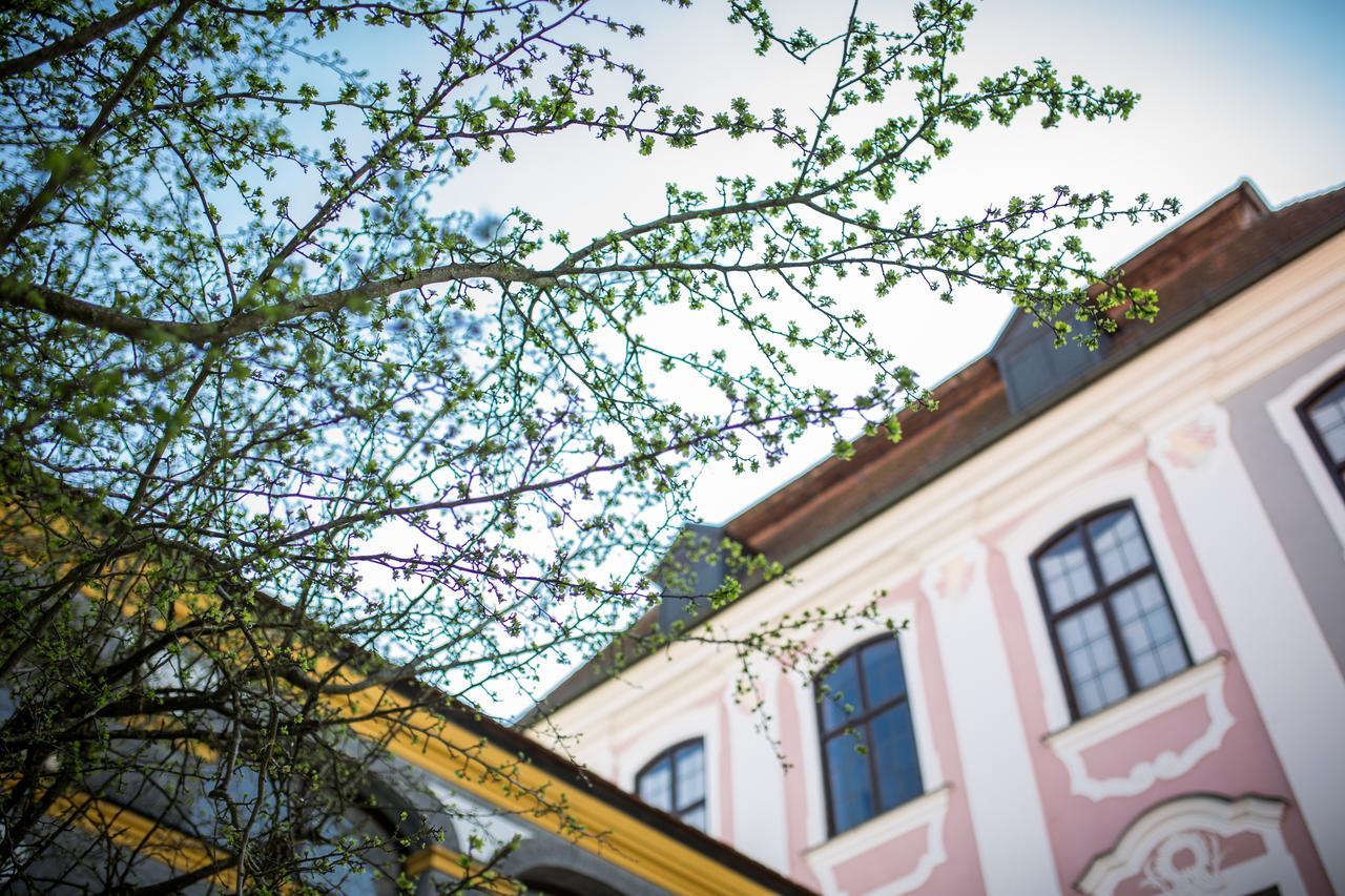 Hotel Schloss Leitheim ภายนอก รูปภาพ