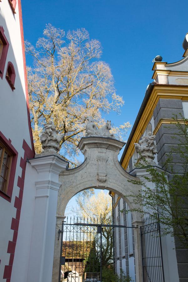 Hotel Schloss Leitheim ภายนอก รูปภาพ