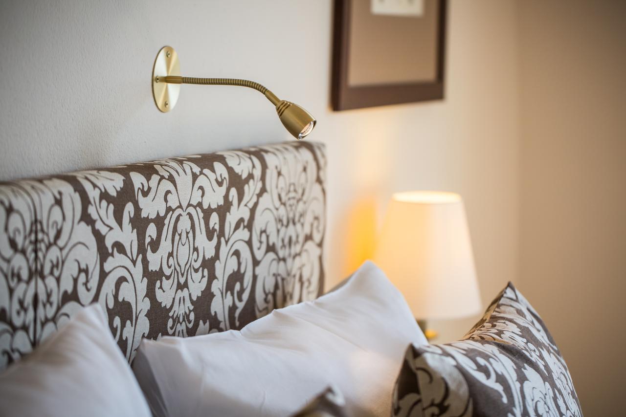 Hotel Schloss Leitheim ภายนอก รูปภาพ