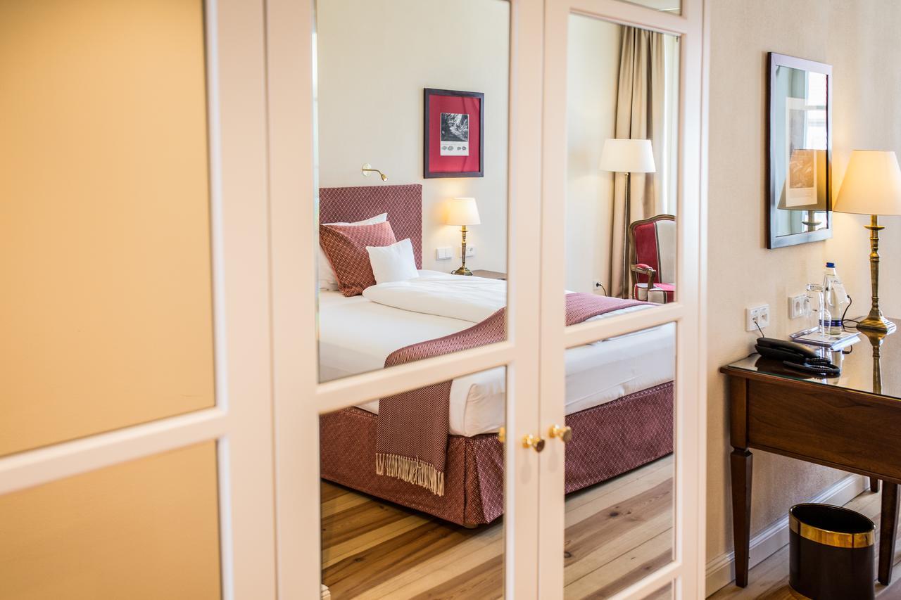 Hotel Schloss Leitheim ภายนอก รูปภาพ