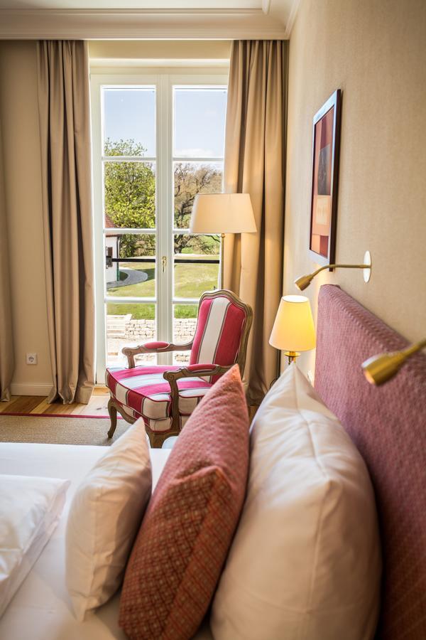 Hotel Schloss Leitheim ภายนอก รูปภาพ