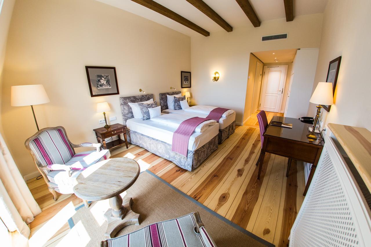 Hotel Schloss Leitheim ภายนอก รูปภาพ