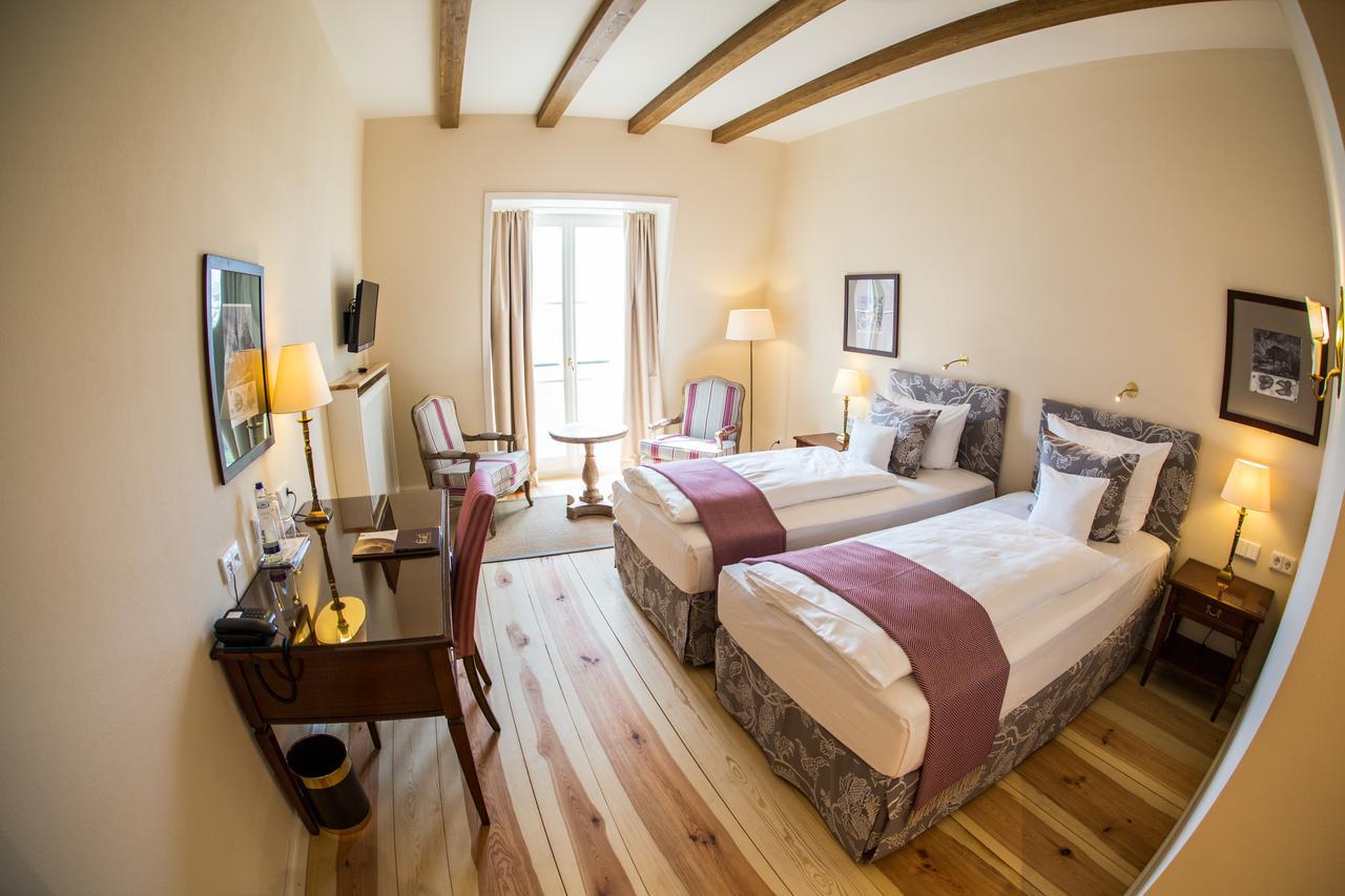 Hotel Schloss Leitheim ภายนอก รูปภาพ