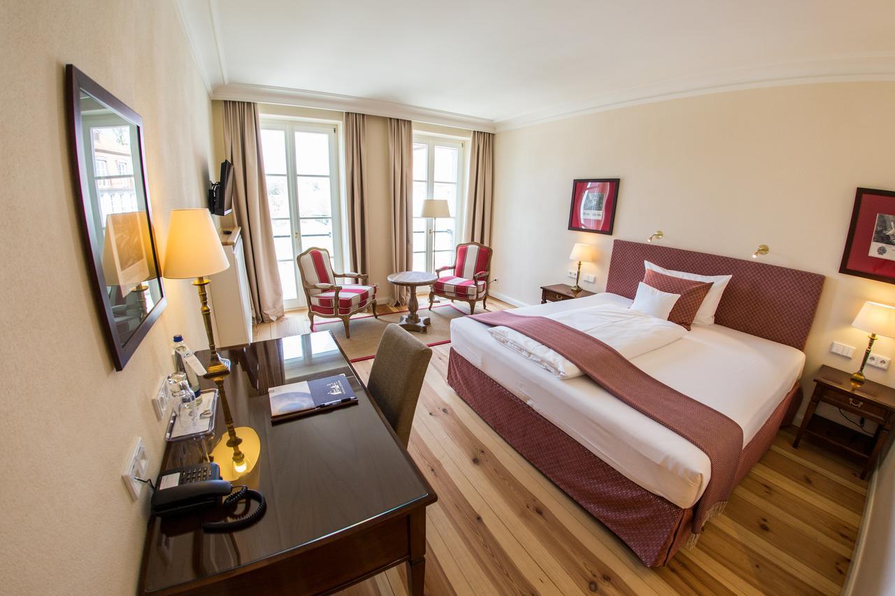 Hotel Schloss Leitheim ภายนอก รูปภาพ