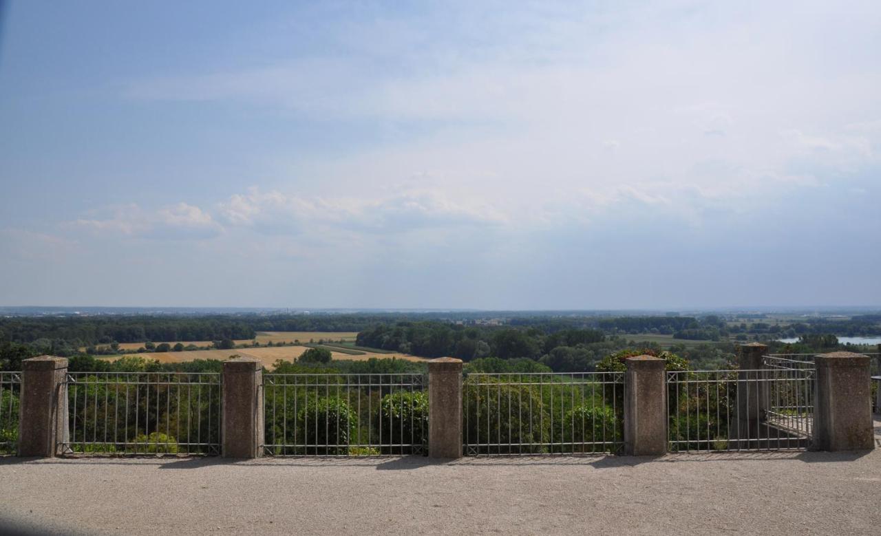 Hotel Schloss Leitheim ภายนอก รูปภาพ